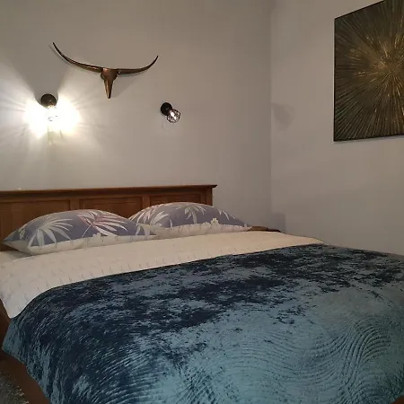 Apartment 33